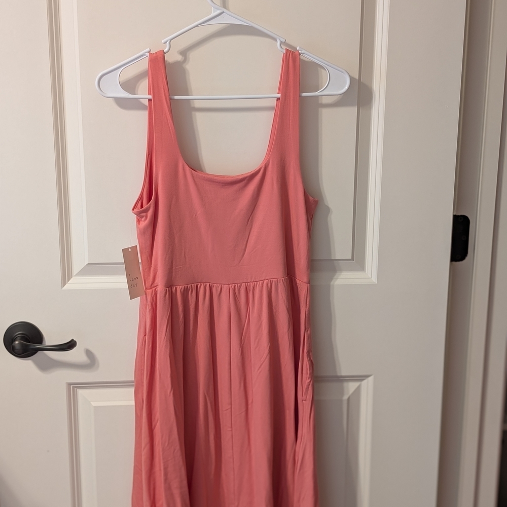 A New Day Coral Tee - Picture 2 of 4